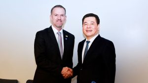 US Trade Representative Jamieson Greer, Head of the US Negotiation Delegation, was pleased to meet again with Minister Nguyen Hong Dien